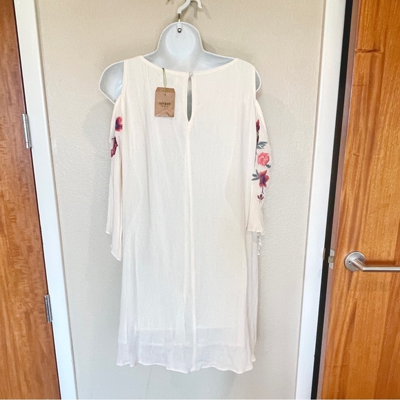 NWT Off Shoulder Floral Embroidered Mini Dress by Umgee. S - Picture 8 of 16